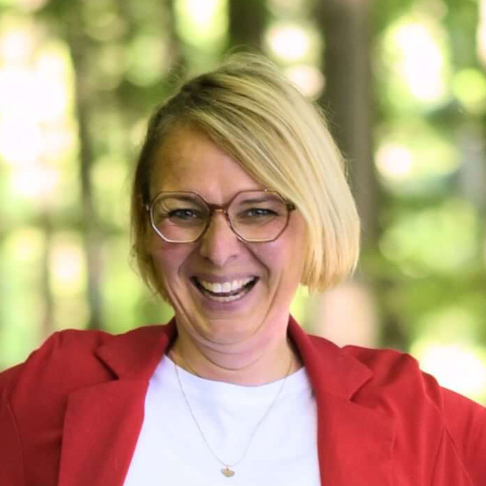 Porträt von Stephanie Schröder, Kommunikationscoach und Gründerin von Menschlich Mal Anders